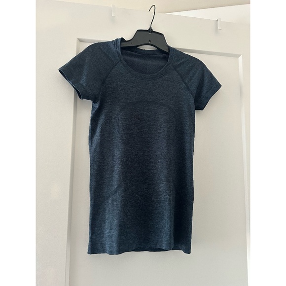Lululemon Swiftly Tech Short Sleeve 2.0 - Size 4 - Picture 1 of 3
